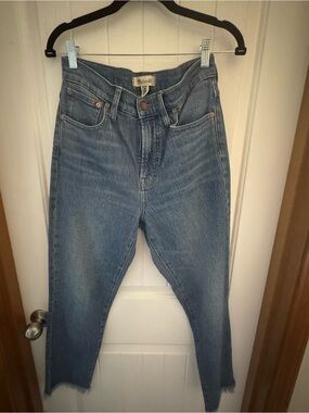 Madewell Cropped Straight-Leg Jeans in Medium Wash Blue